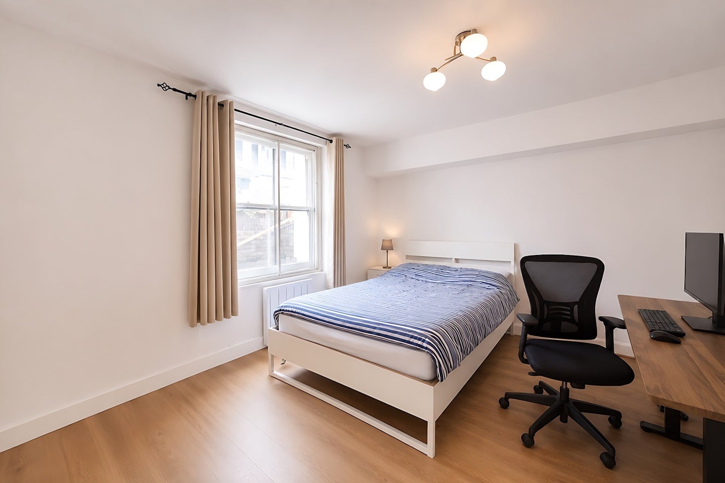 Room Lillie Road in Greater London