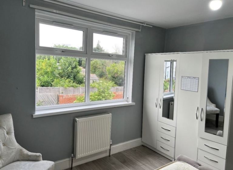 Flat Bishop Ken Road in Greater London