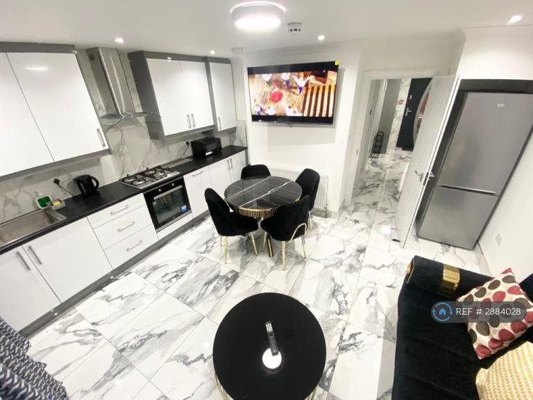 House Elm Close in Greater London