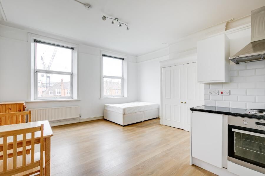 Flat West End Lane in Greater London