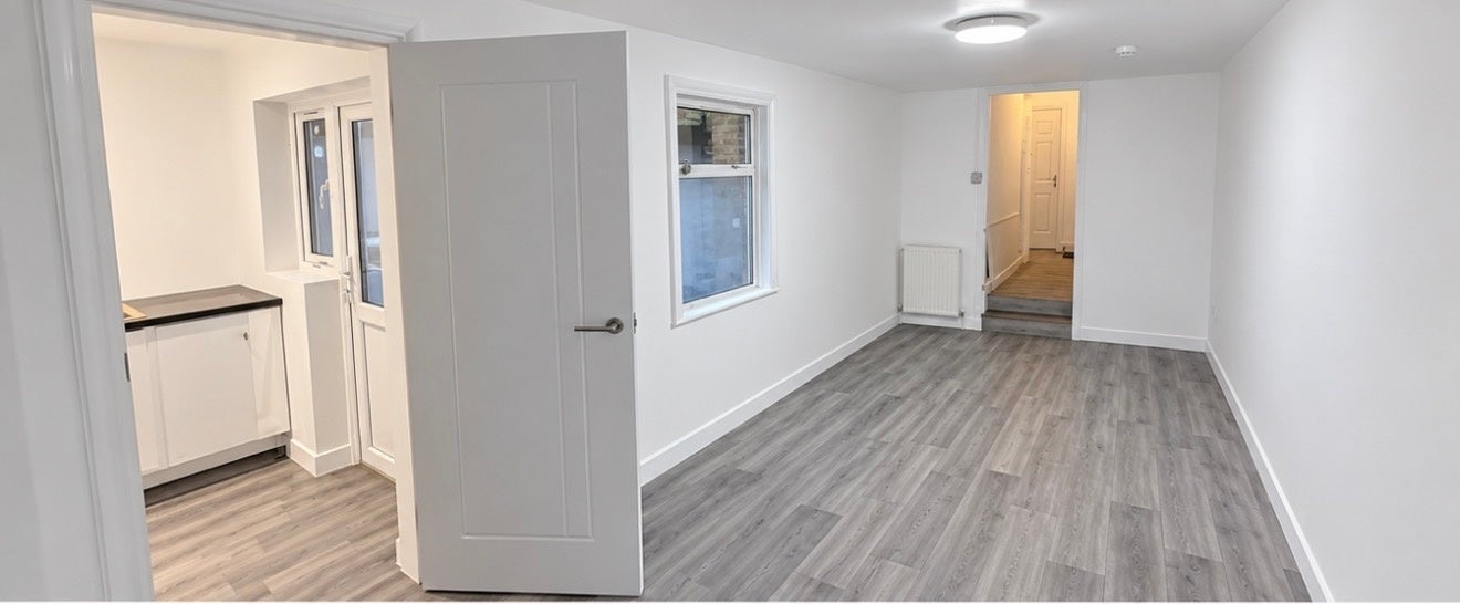 Flat Eglinton Road in Greater London