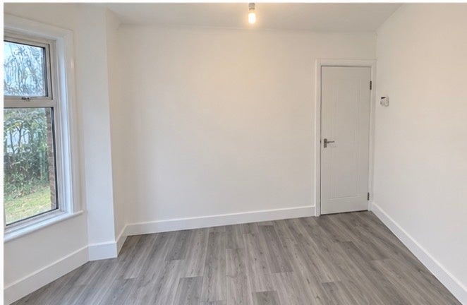 Flat Eglinton Road in Greater London