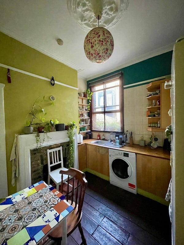 Room Graham Road in Greater London