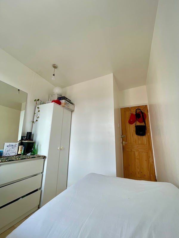 Room Graham Road in Greater London