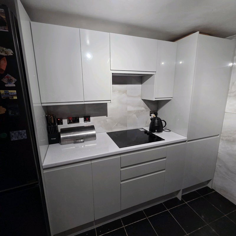 Room Queen's Road in Greater London