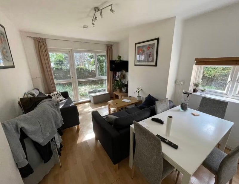 Room Batman Close in Greater London