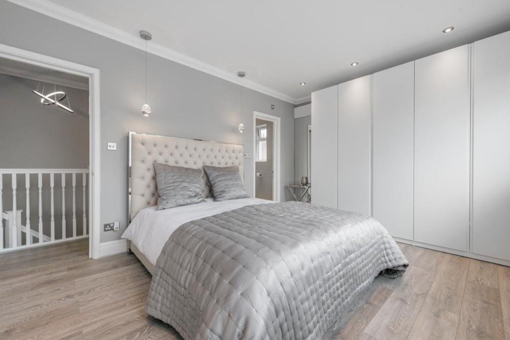 Flat Dartmouth Road in Greater London