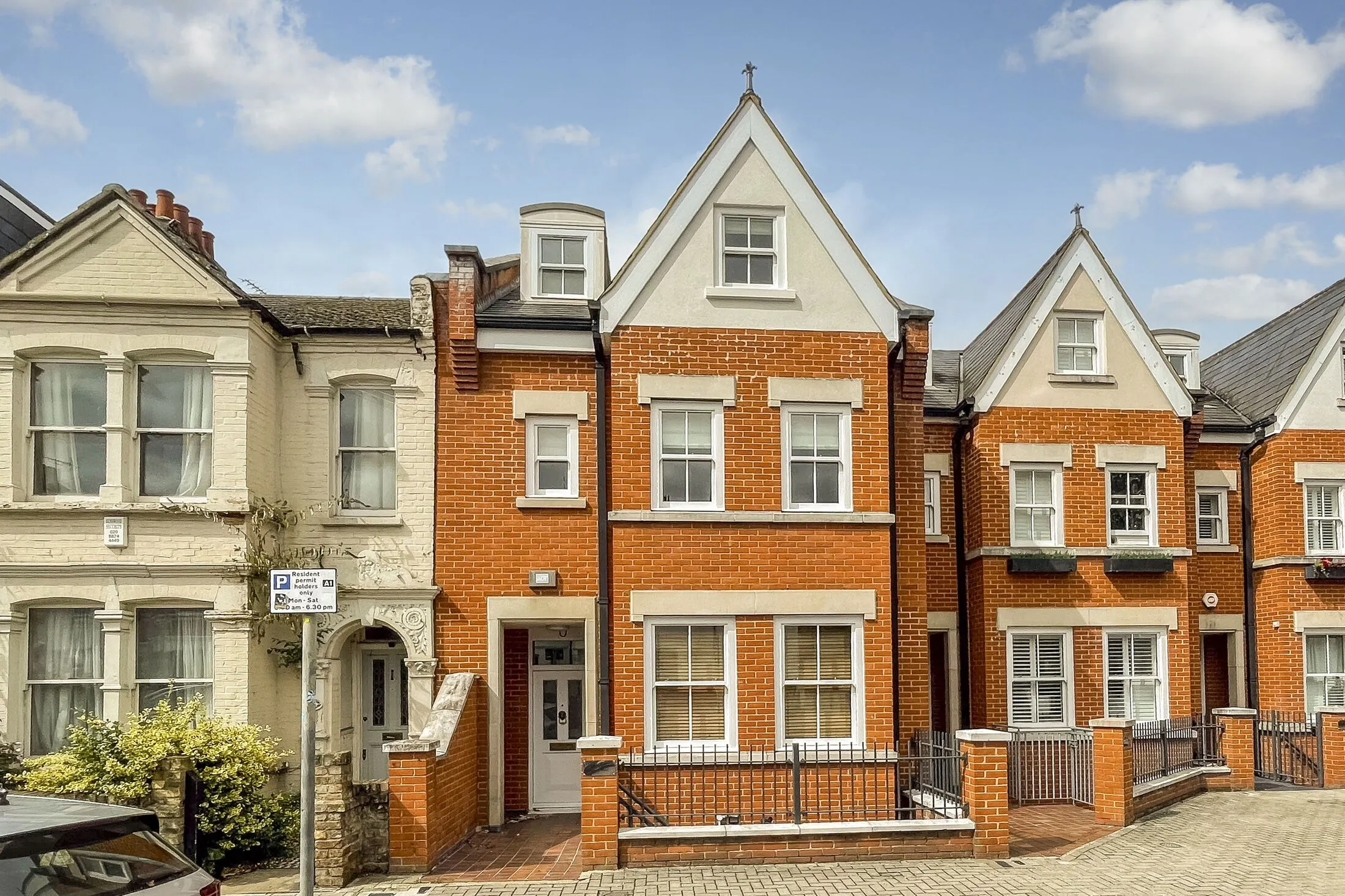 House Deodar Road in Greater London