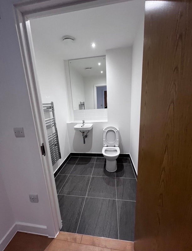 Room Baytree Road in Greater London