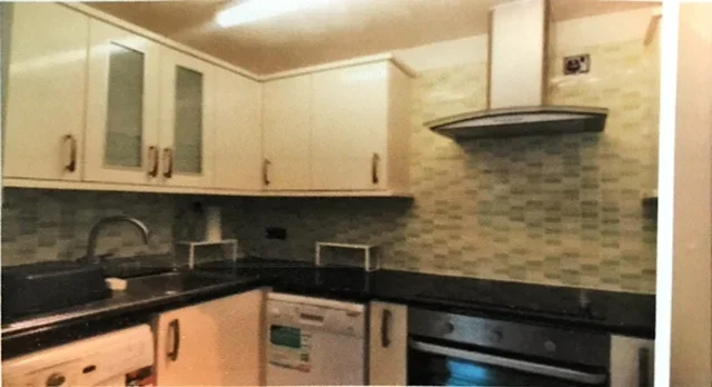 Flat Vicars Bridge Close in Greater London