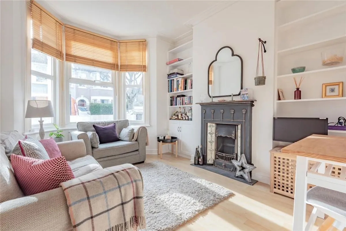 Flat Strathville Road in Greater London