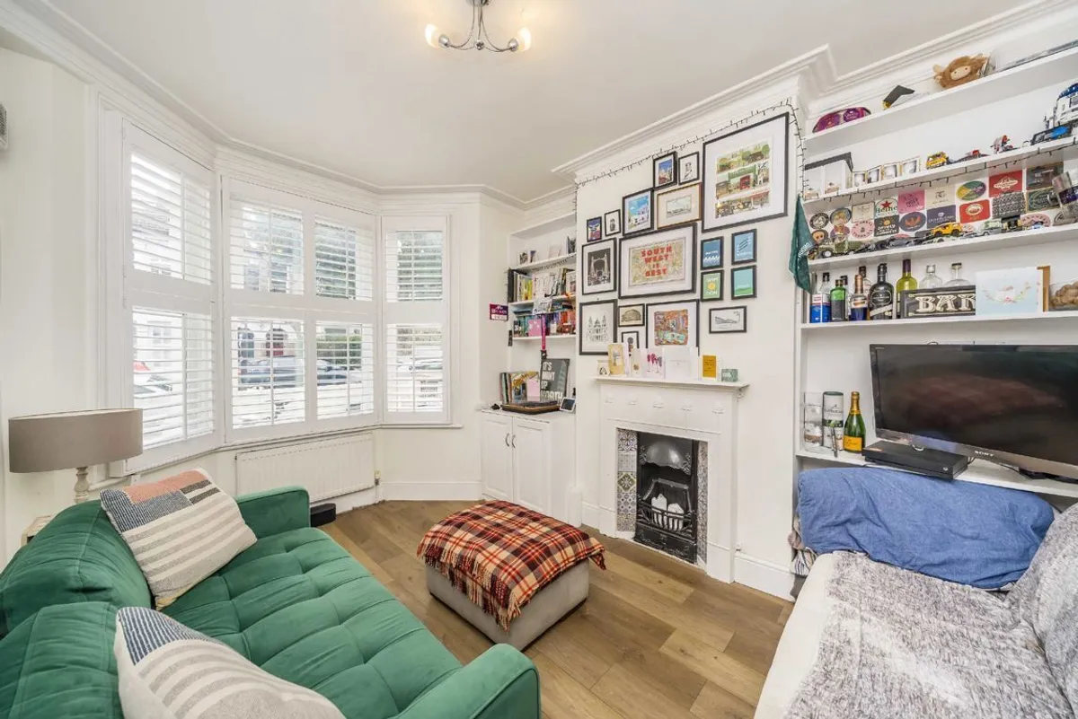Flat Strathville Road in Greater London