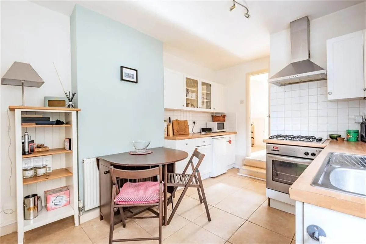Flat Strathville Road in Greater London