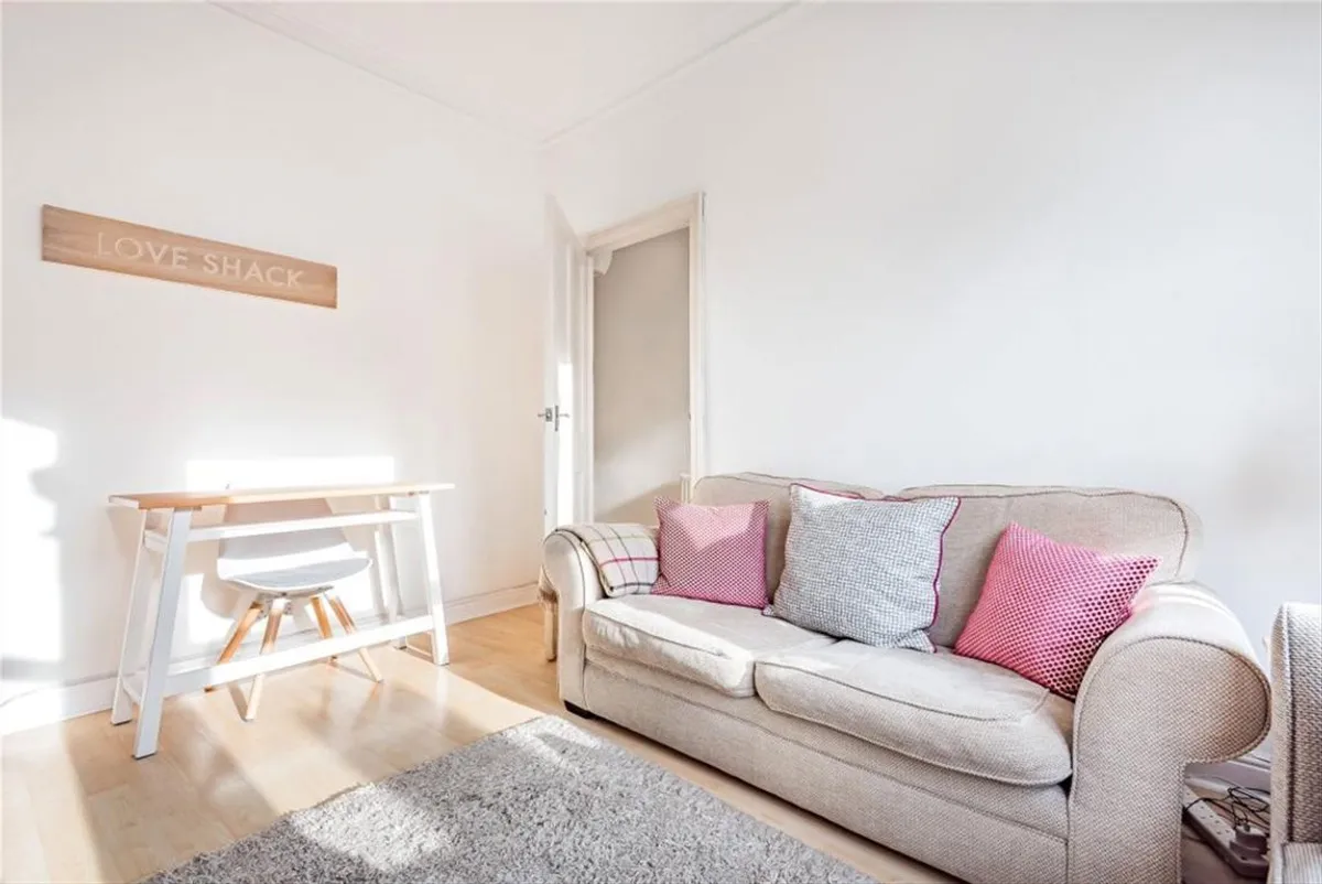 Flat Strathville Road in Greater London