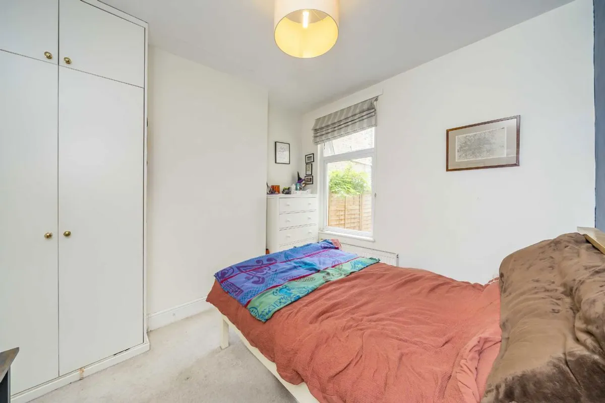 Flat Strathville Road in Greater London