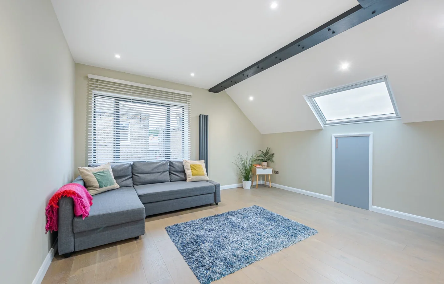 Flat Medfield Street in Greater London