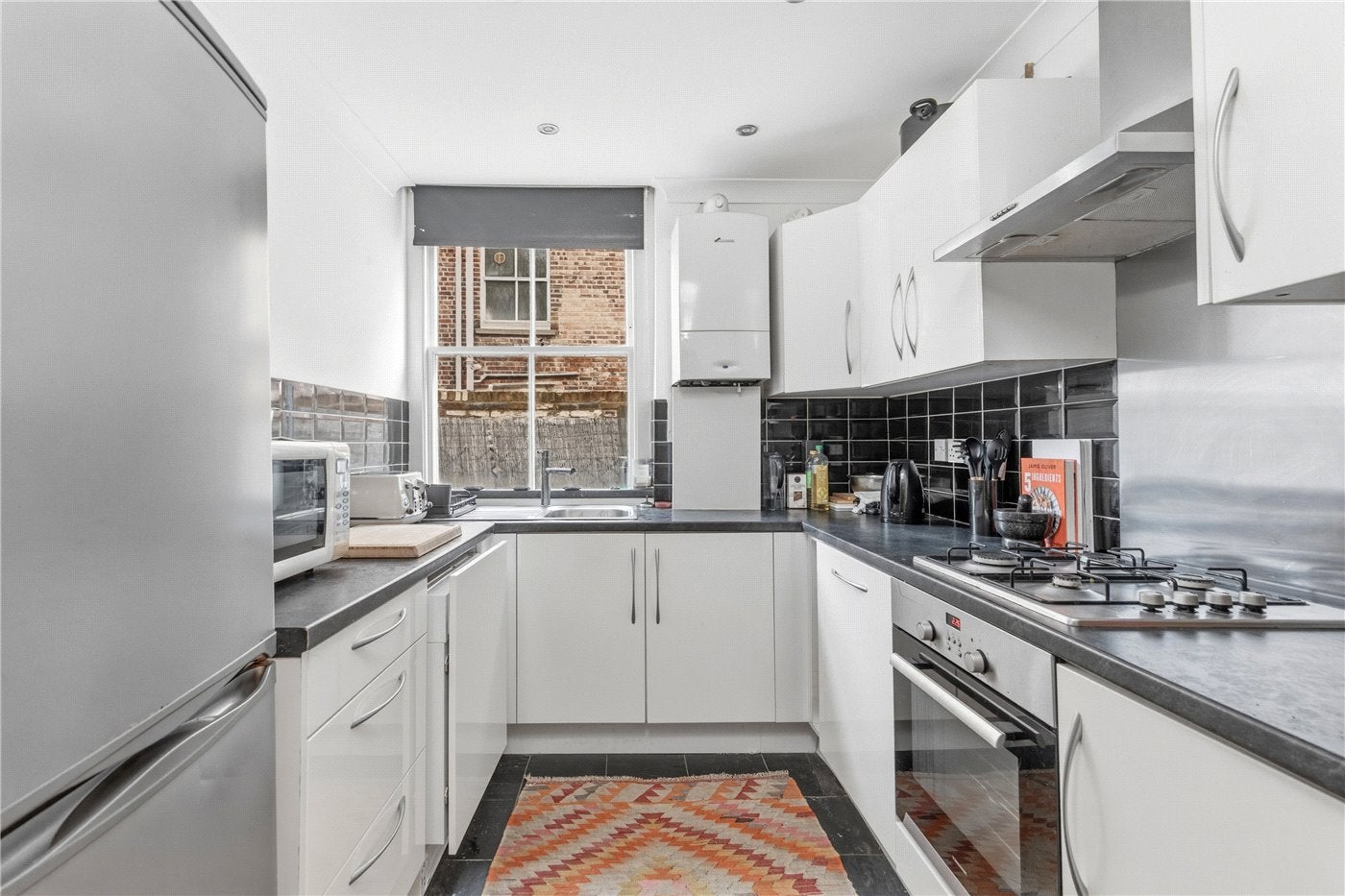 Flat Halton Road in Greater London