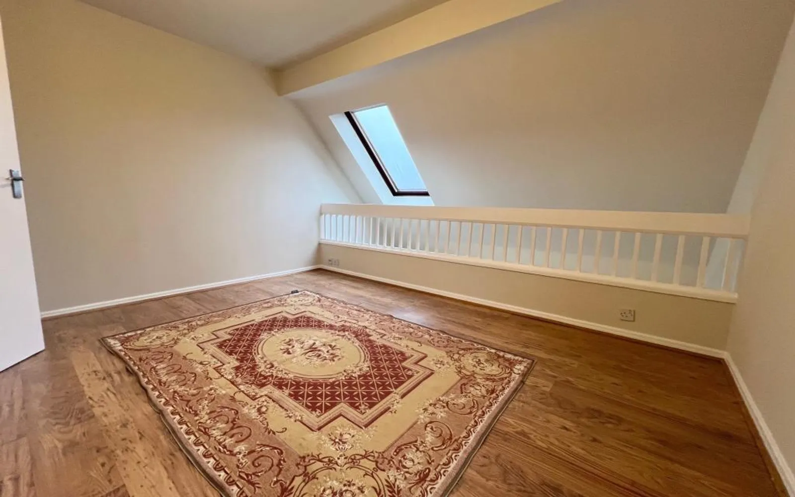 Flat Abinger Way in Guildford