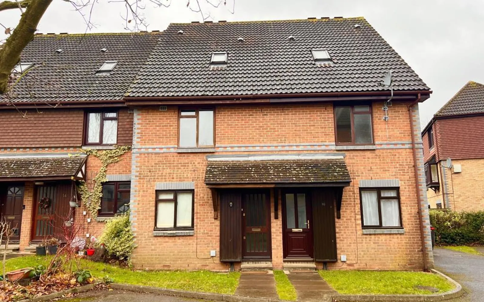 Flat Abinger Way in Guildford