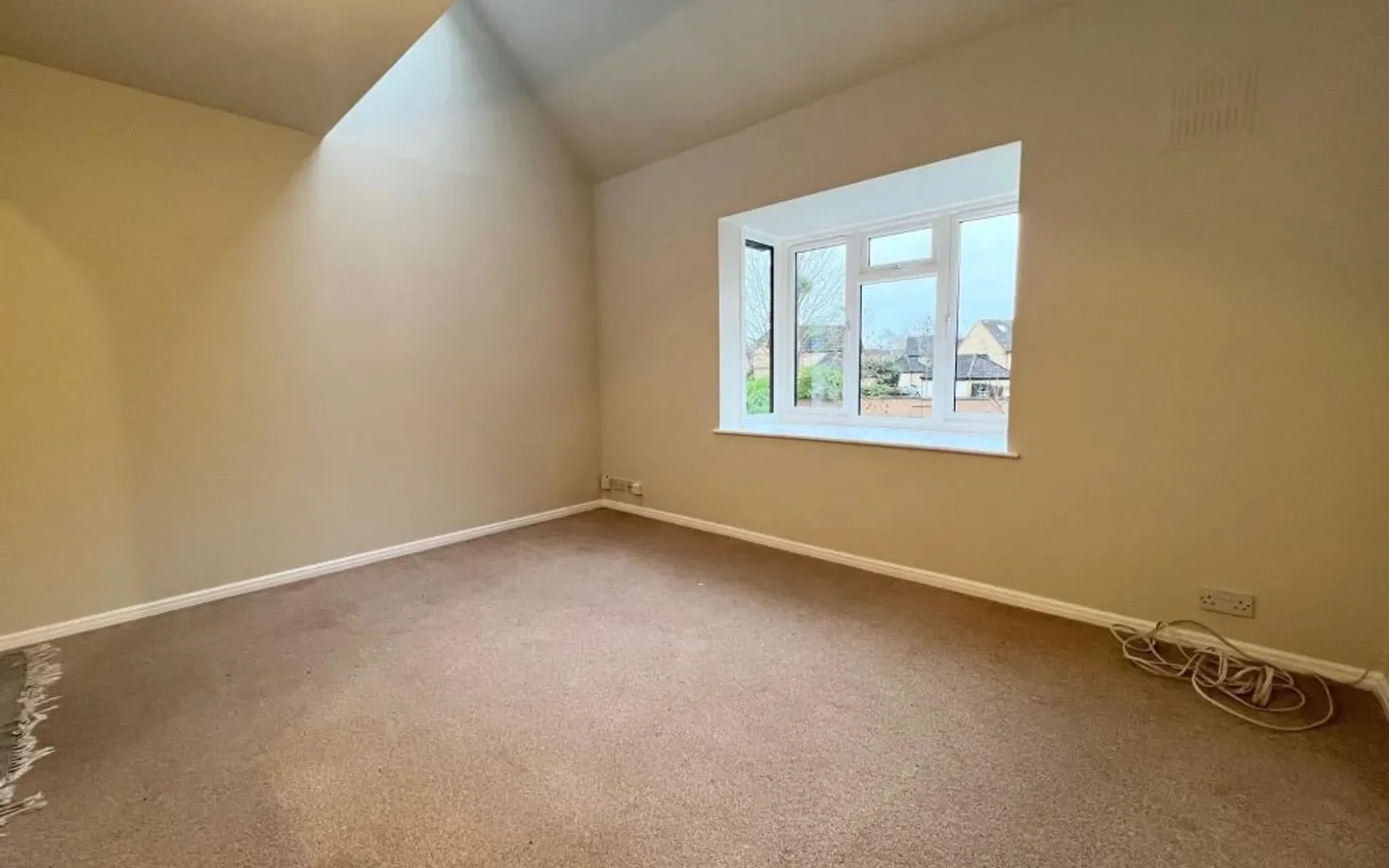 Flat Abinger Way in Guildford