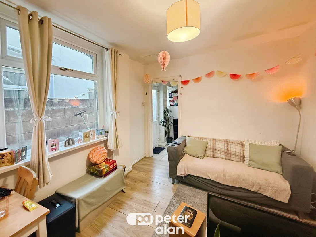 Flat Cwmdare Street in Cardiff