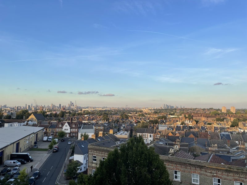 Flat Deepdene Gardens in Greater London