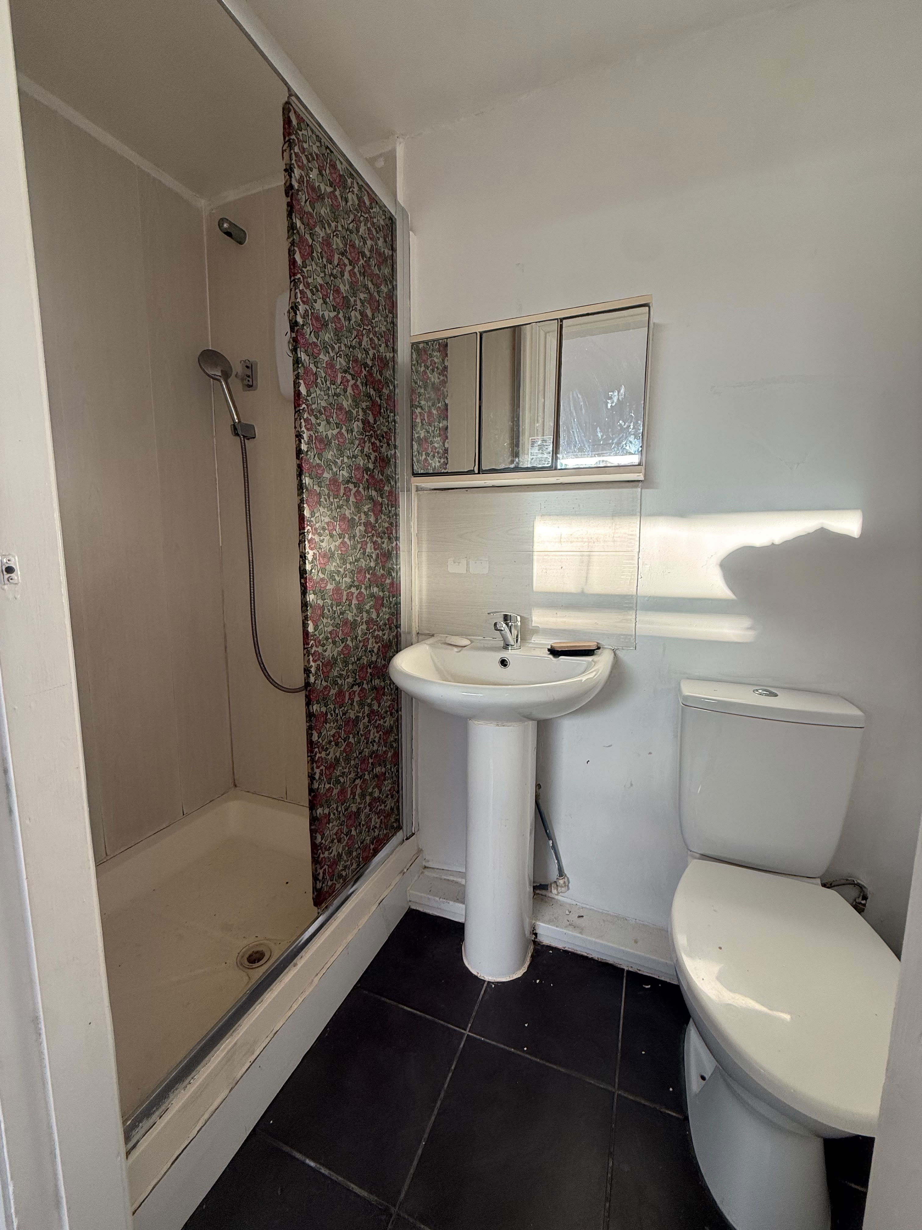 Flat Princes Avenue in Greater London