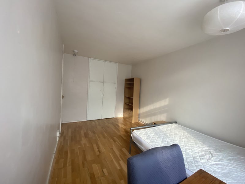 Room Devonshire Court in Greater London