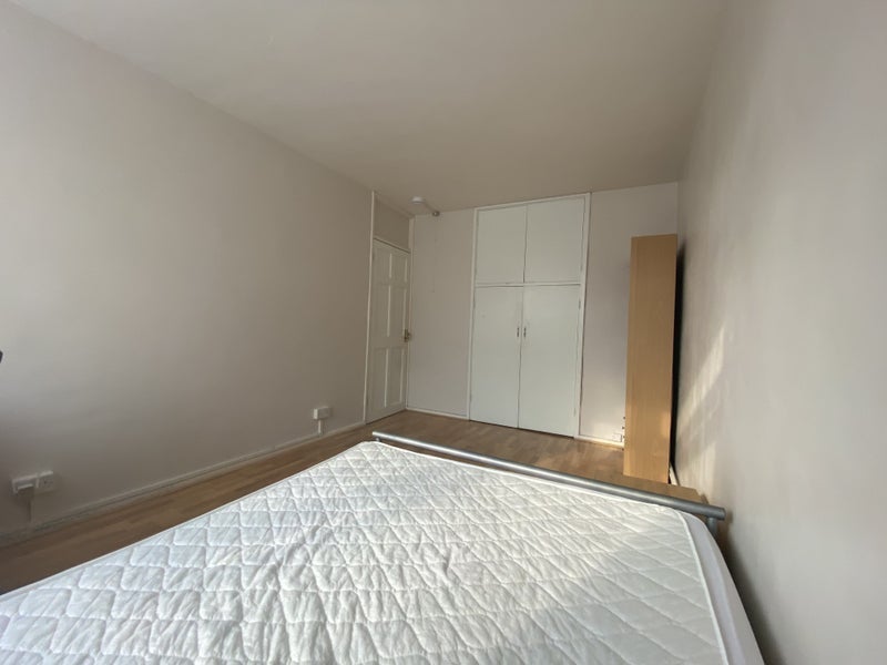 Room Devonshire Court in Greater London