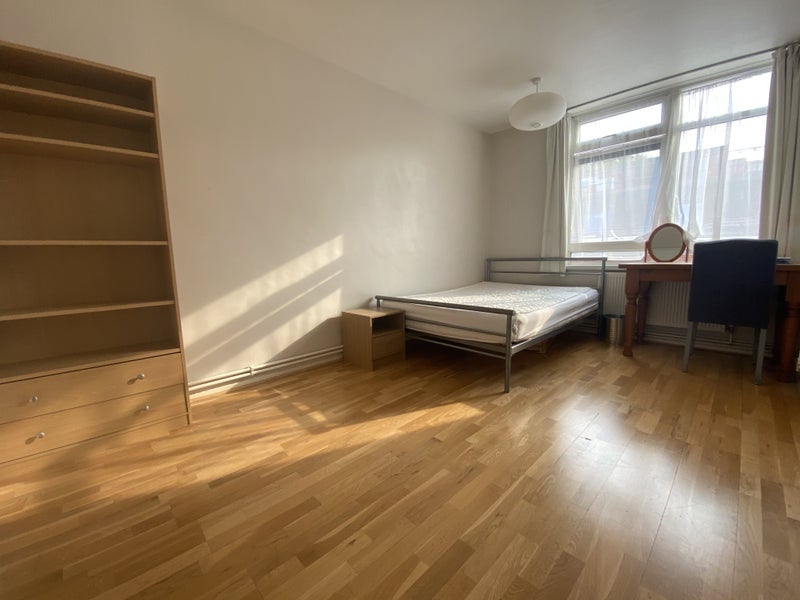 Room Devonshire Court in Greater London