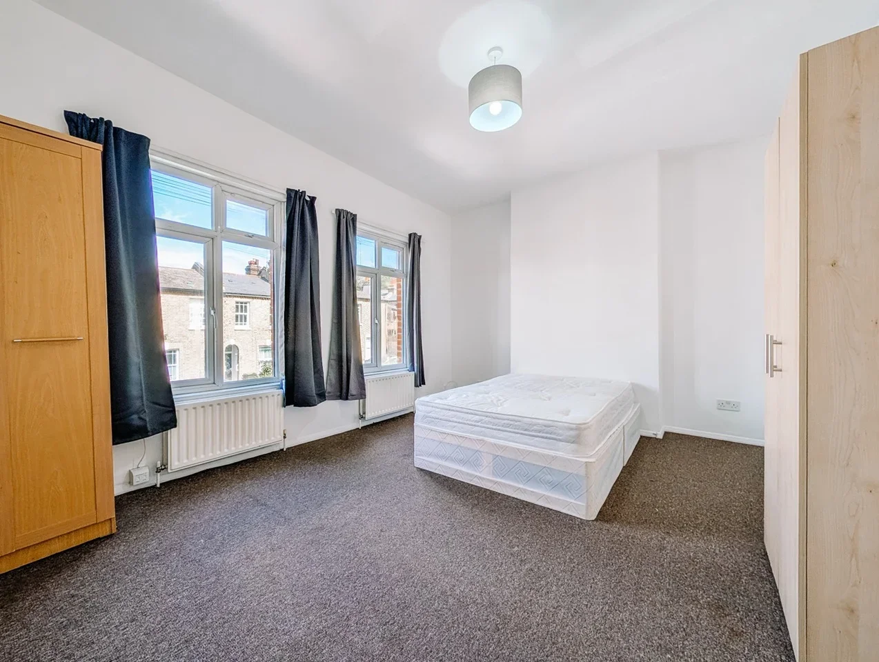 Flat Wellfield Road in Greater London