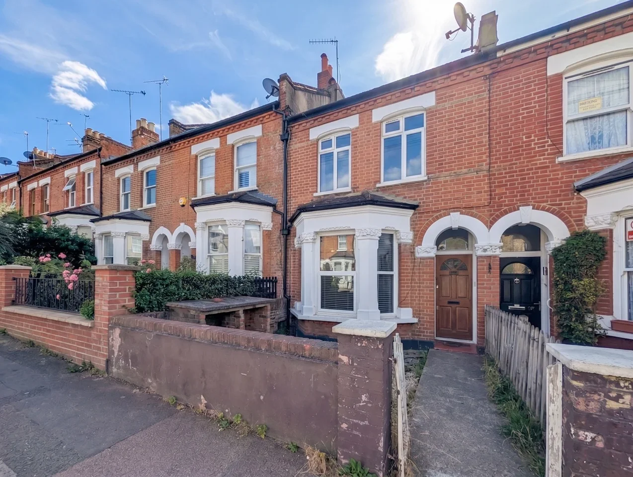 Flat Wellfield Road in Greater London