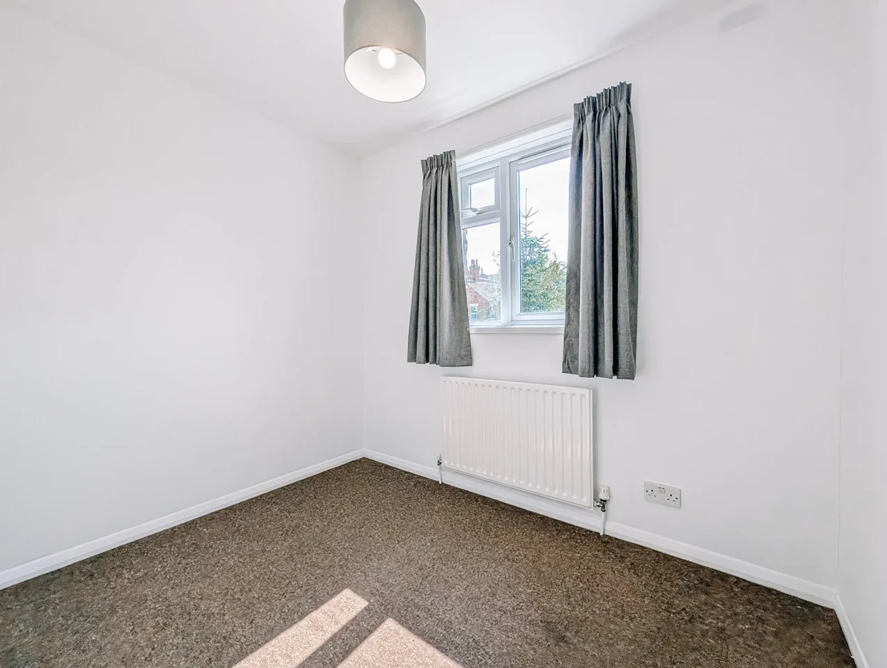 Flat Wellfield Road in Greater London