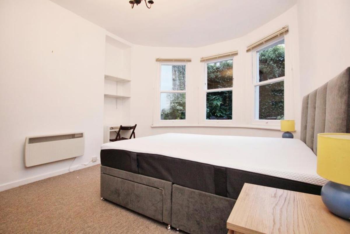 Flat Sunderland Place in Bristol