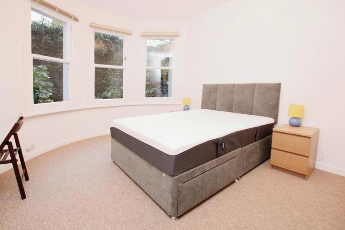 Flat Sunderland Place in Bristol