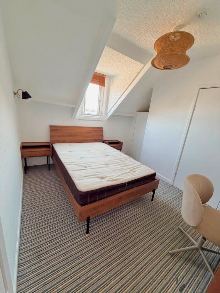 Room Newport Road in Cardiff