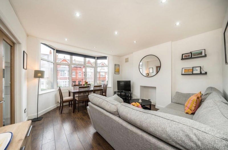 Room Gleneldon Road in Greater London