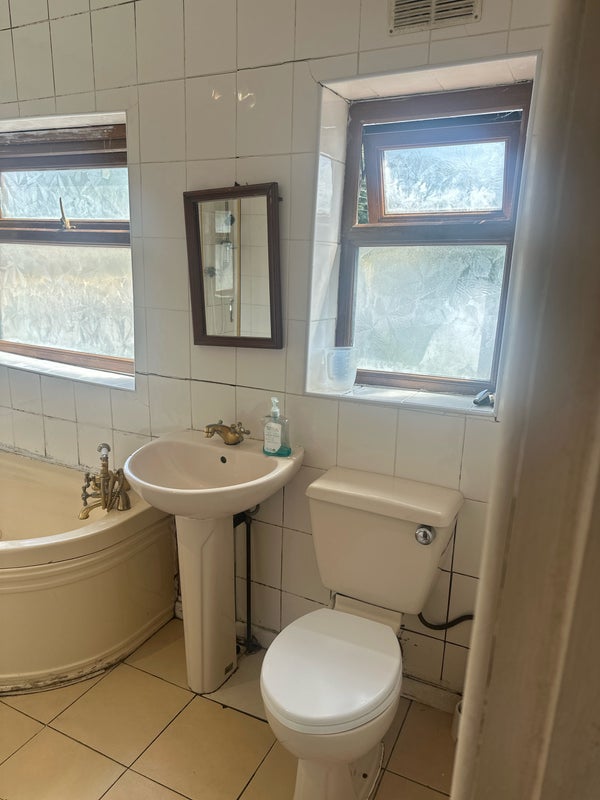 Room Greenstead Avenue in Manchester