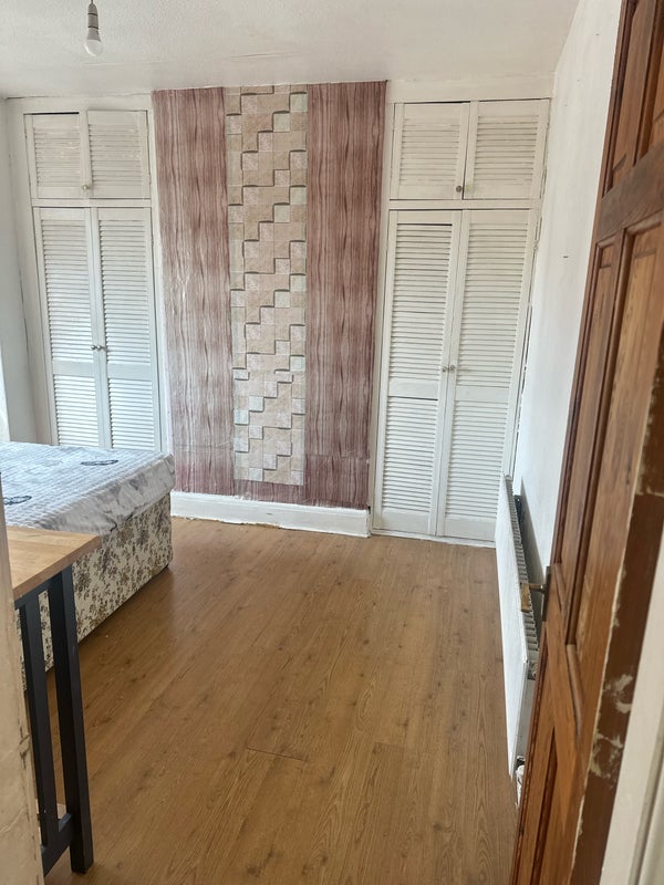 Room Greenstead Avenue in Manchester