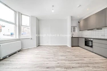 Flat Canadian Avenue in Greater London