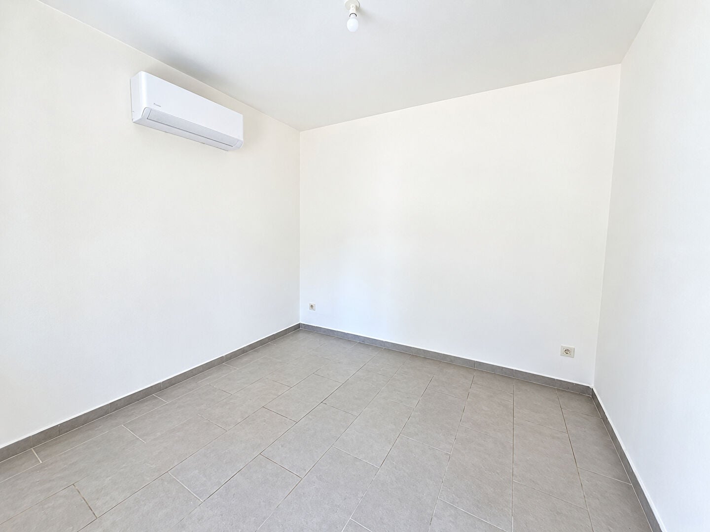 Flat Rue de la Fontaine Couverte in Dammarie-les-Lys
