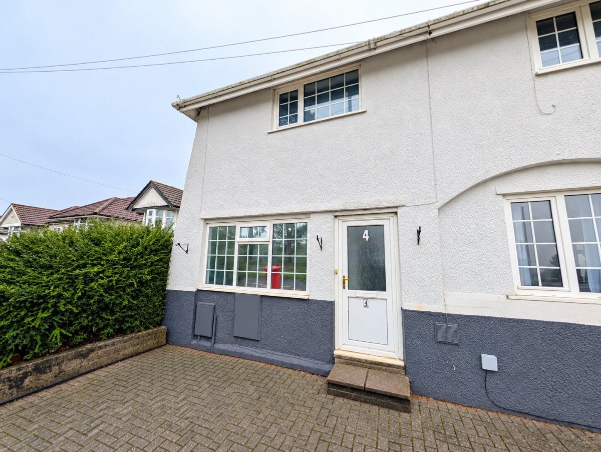 Flat Malpas Road in Newport