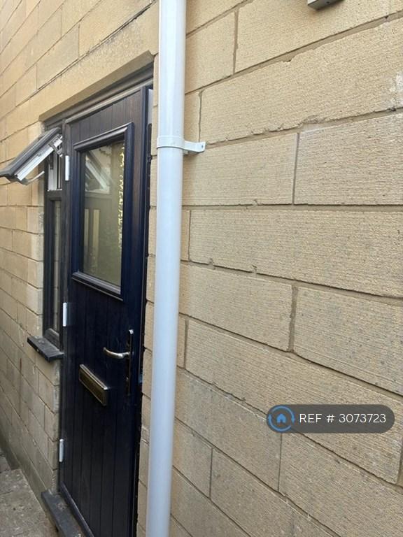 Flat Leighton Road in Bath