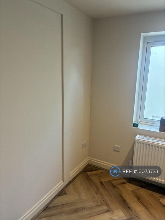 Flat Leighton Road in Bath