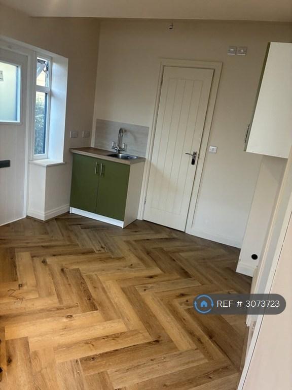 Flat Leighton Road in Bath