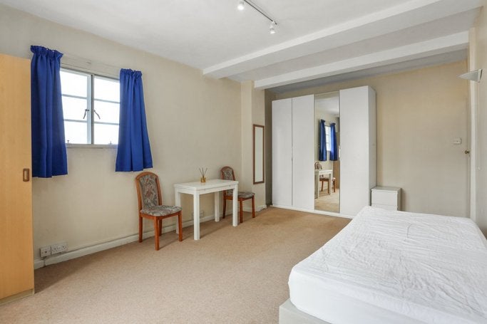 Flat Palace Gardens Terrace in Greater London