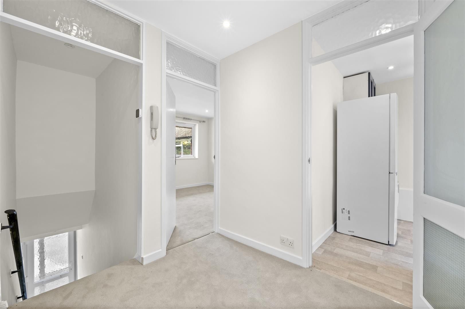 Flat Darlaston Road in Greater London