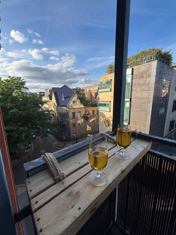 Flat Britton Street in Greater London