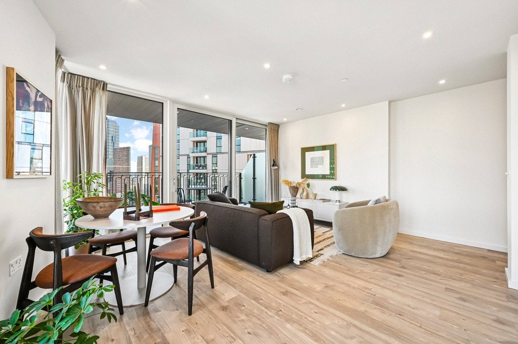 Flat Hebden Place in Greater London