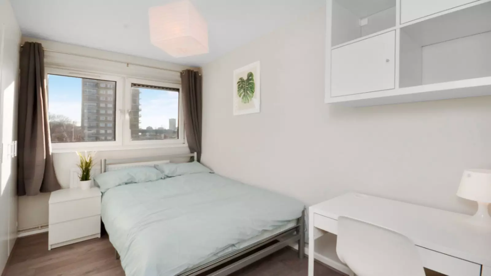 Flat Byng Street in Greater London